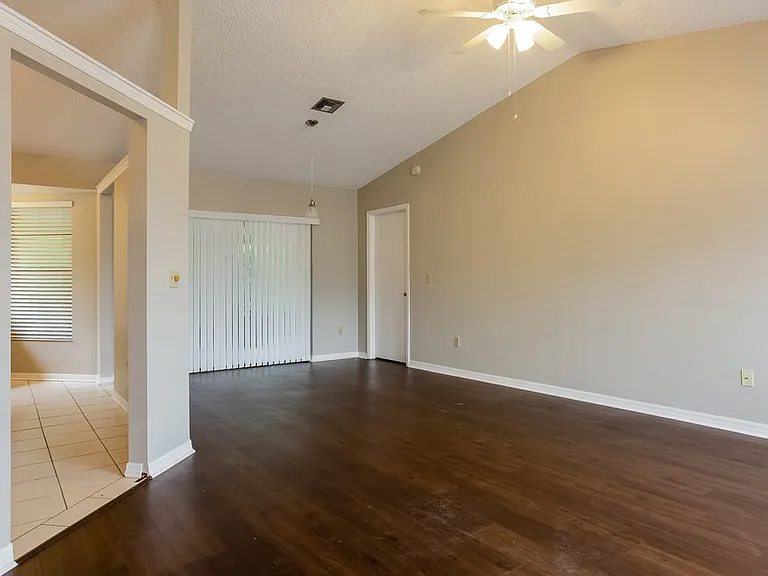 10902 Grandview Way — Photo 4