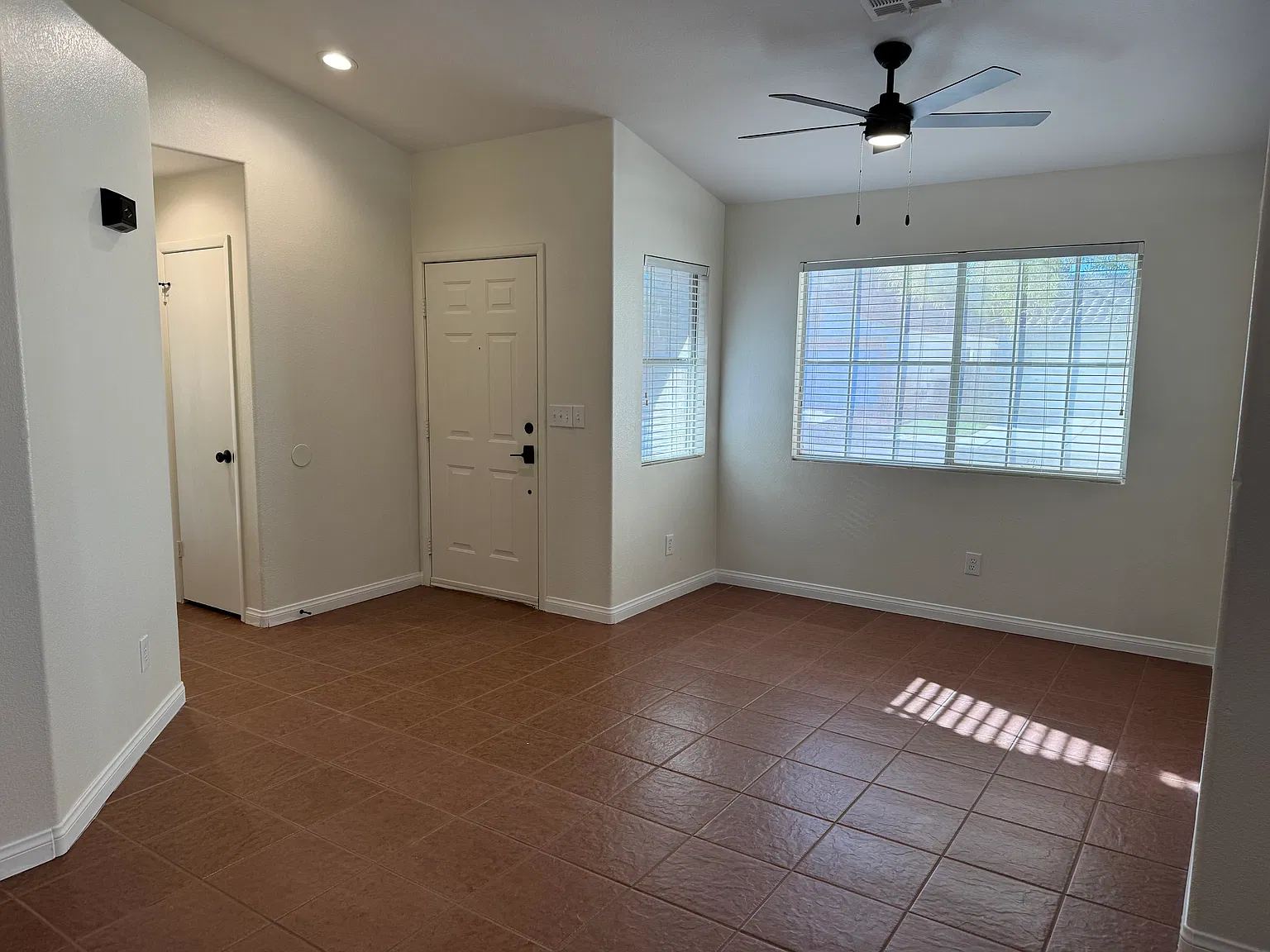 3 bed, 1580 sqft, $2,050 — Photo 4
