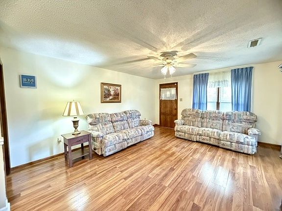 3rd image of 603 N Main St