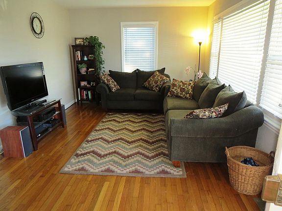 3rd image of 321 NE Cedar Ave