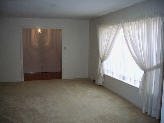 4th image of 104 Greencroft Pl