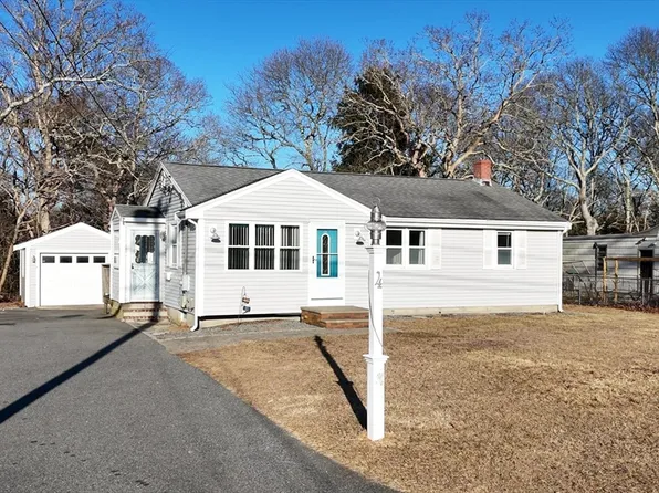4 Brewster St, Bourne, MA 02532