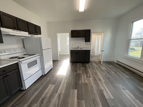 3rd image of 124 Ann St Floor 1