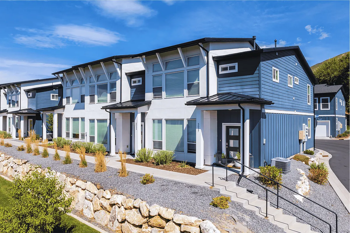 Vista Exterior-1 - Vista Ogden Townhomes