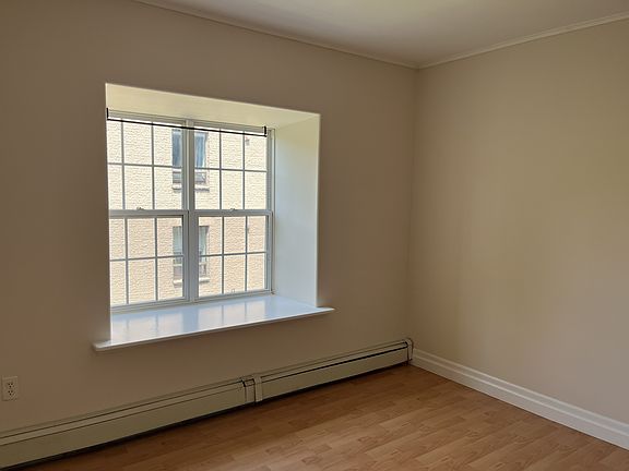 5th image of 1254 Hollis St #1568453