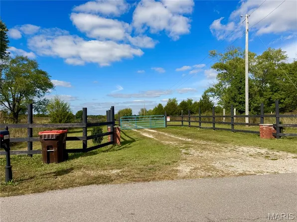 16525 Finch Rd, Lebanon, MO 65536