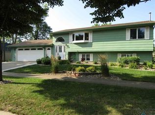 102 E 4th St, Hartford, SD 57033