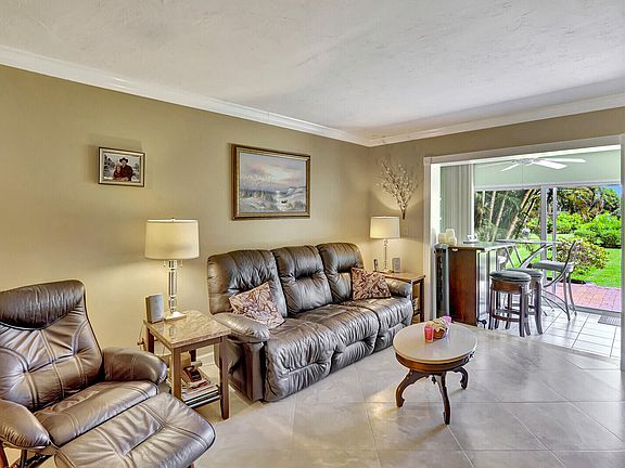 4th image of 2620 NE 1st Court #104