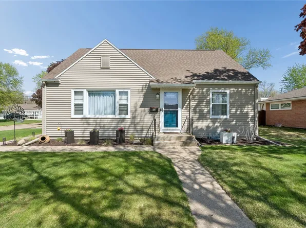 500 31st St SE, Cedar Rapids, IA 52403