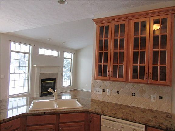 3rd image of 1103 S Creek Dr