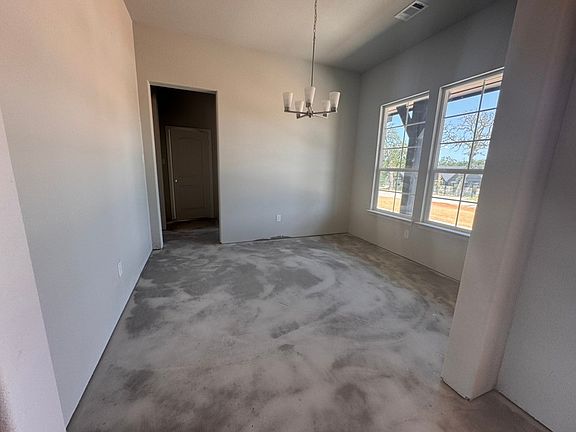 5th image of 165 Oak Grove Way