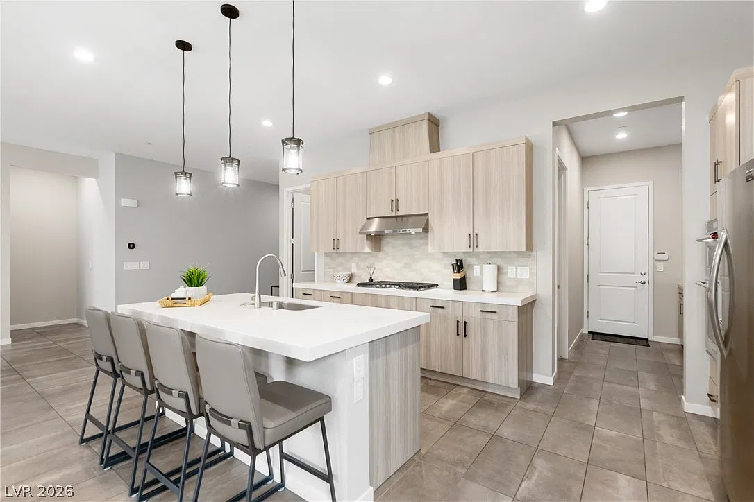 3 bed, 2.5 bath, 2109 sqft, $3,923 — Photo 2