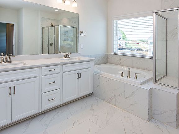 5th image of 2208 Excalibur Dr