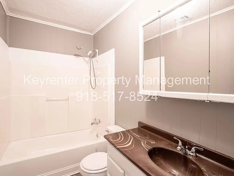 419 E Pine St — Photo 10
