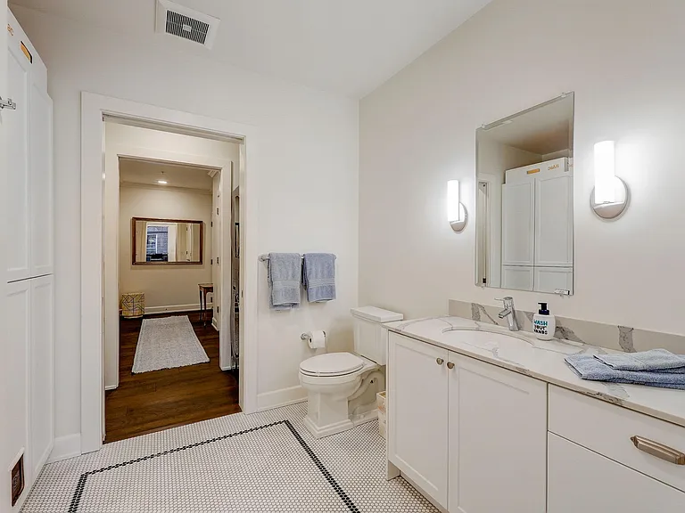 21 Astor — Photo 15