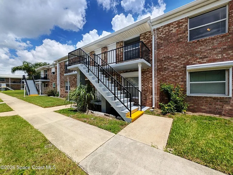 190 E Olmstead Dr #E10 — Photo 2