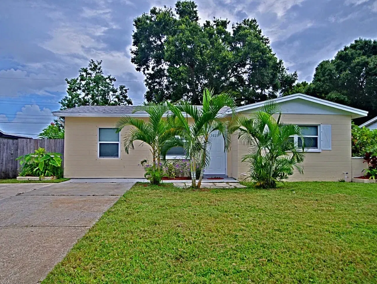 3 bed, 1224 sqft, $2,100 — Photo 2