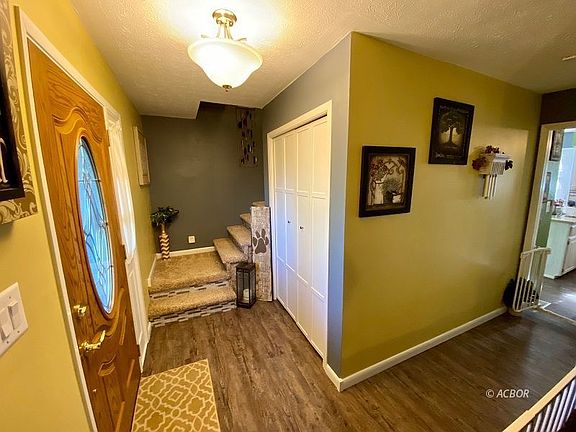 4th image of 44 Summerwood Dr