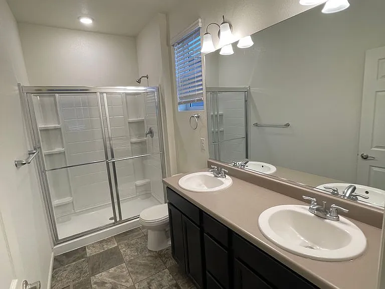 1576 Clarendon Dr — Photo 14