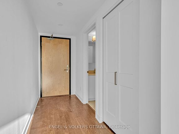 3rd image of 340 Queen St #2407