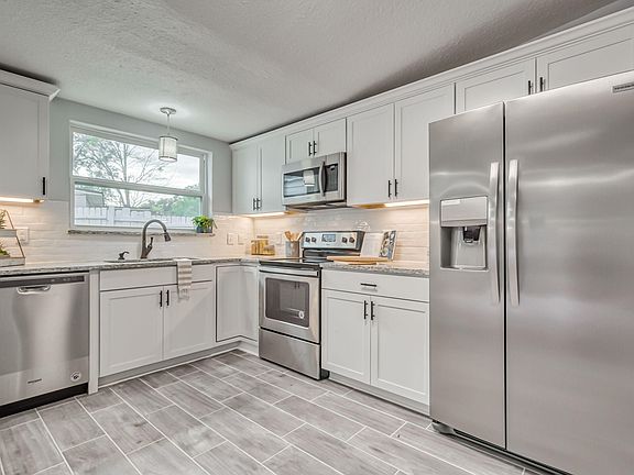 3rd image of 6737 Ector Pl