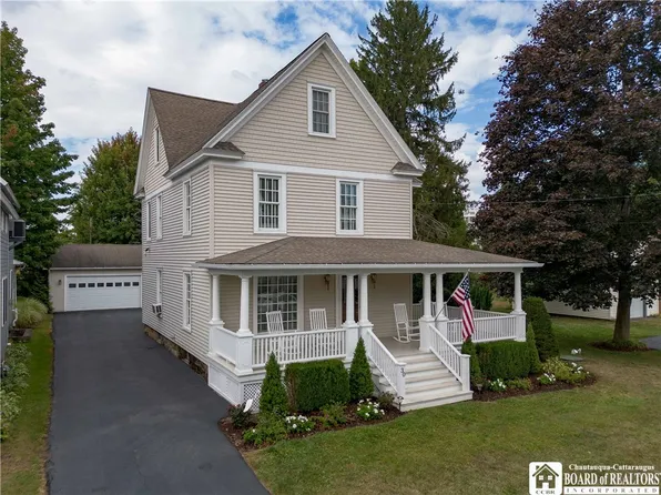 30 Alburtus Ave, Bemus Pt, NY 14712