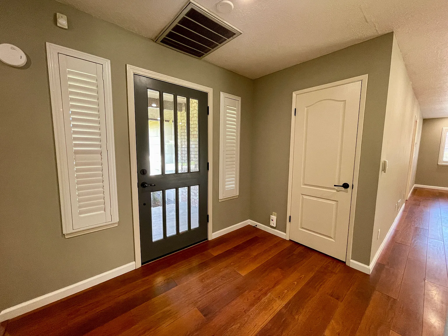 3 bed, 1800 sqft, $2,500 — Photo 3