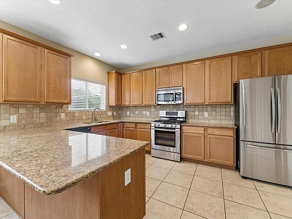 3rd image of 7 Quillwood Pl