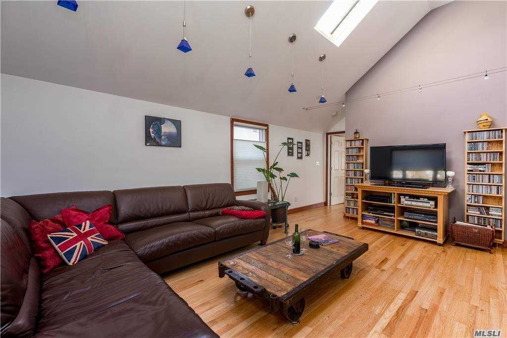 2 Bed 1 Bath Property, New York • 1,584 Sq Ft