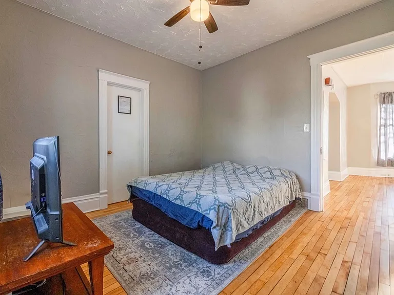 370 Algona Ave #1F — Photo 6