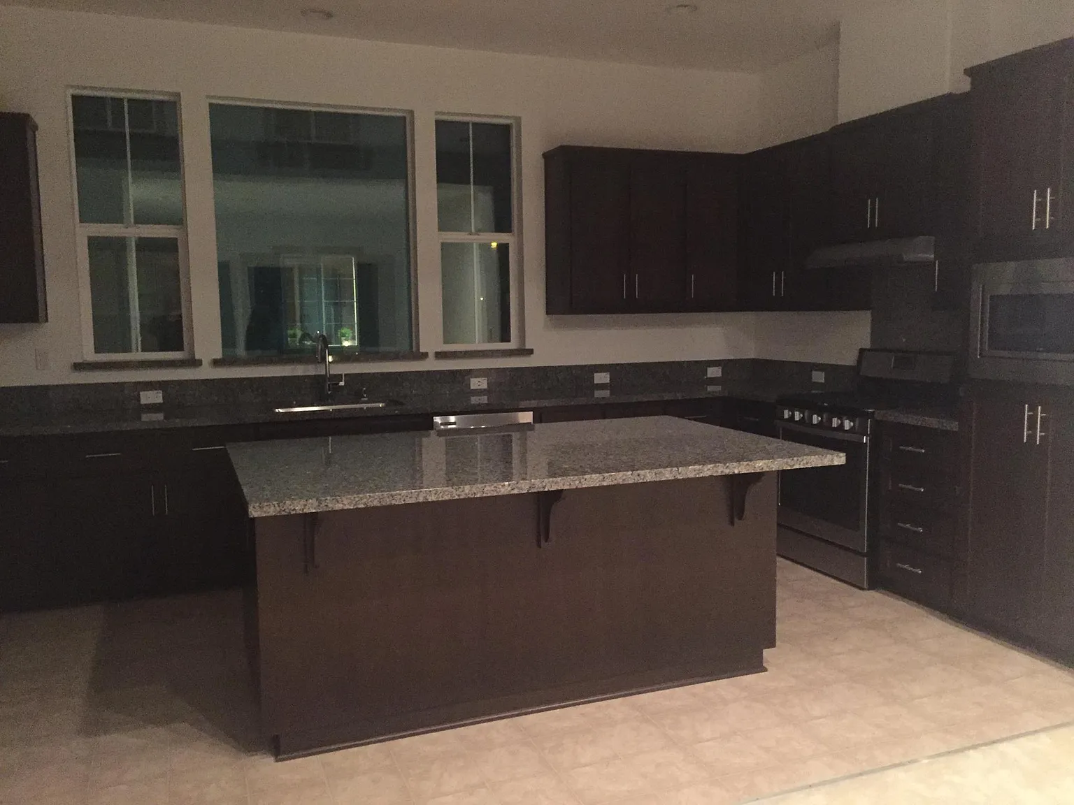 4 bed, 3.5 bath, 2100 sqft, $4,500 — Photo 3