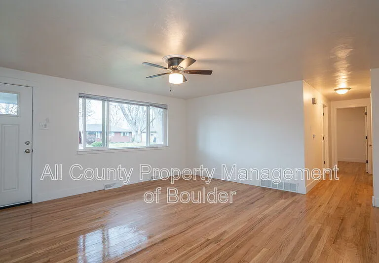 1117 Vivian St — Photo 5