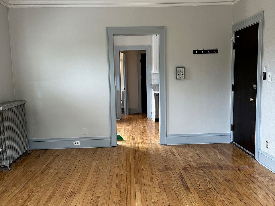 Living Room (3 of 3)
