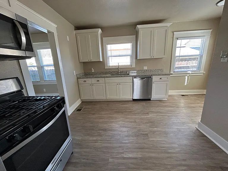 114 De Force Ave — Photo 10