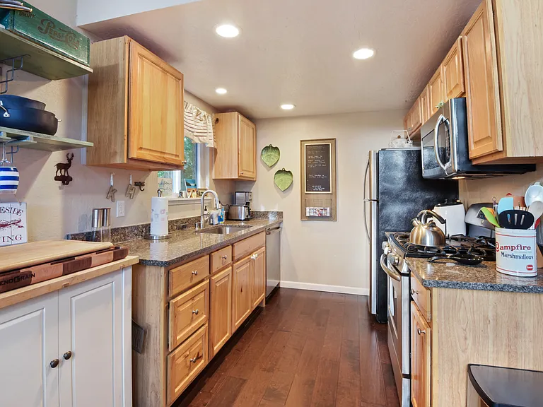 678 Sunset Rd — Photo 19
