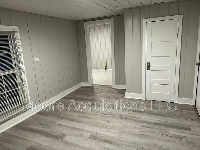 500 W Burrell St — Photo 15