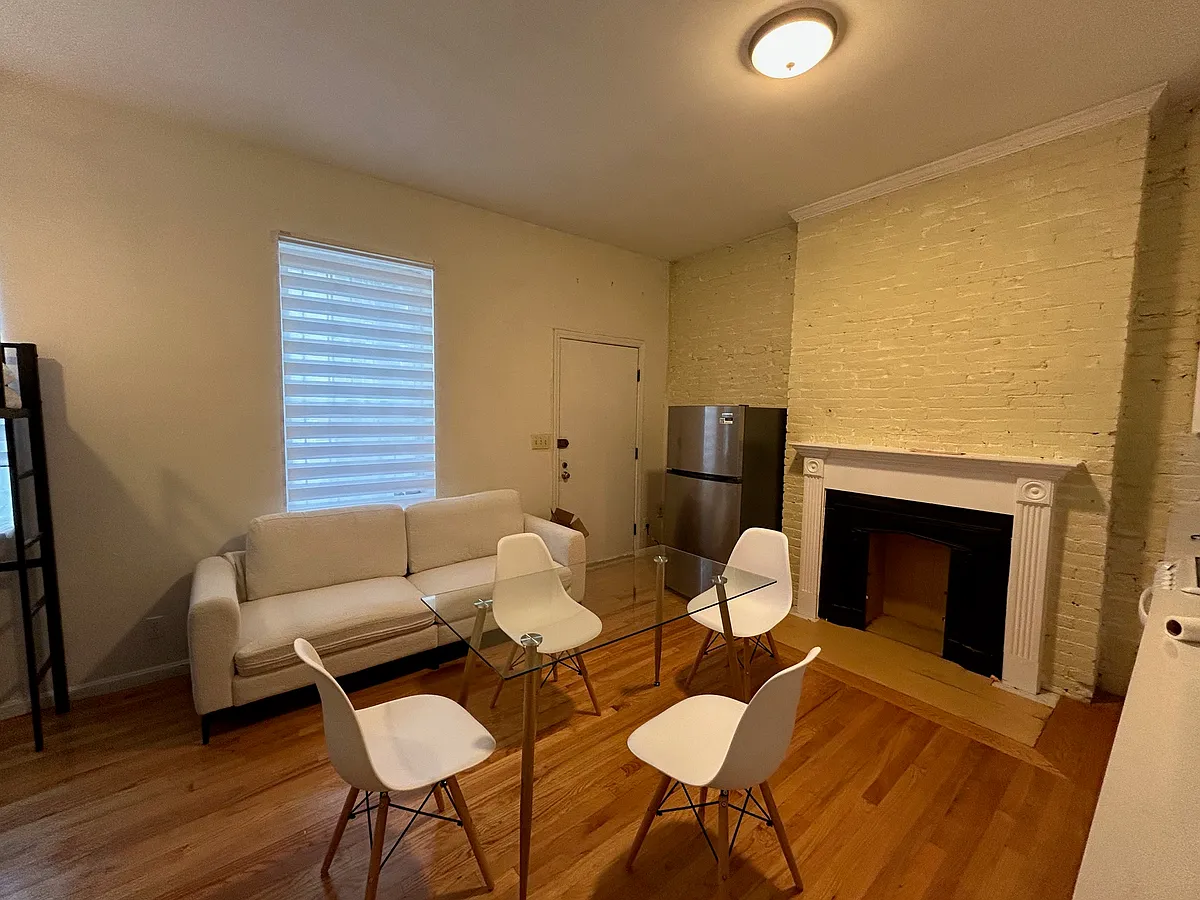 Building Photo - 74 Tyler St #1