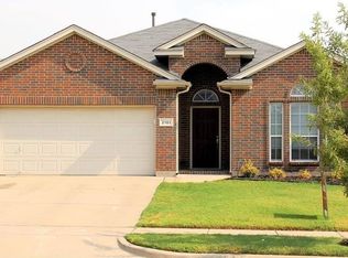 2101 Trina Dr, Fort Worth, TX 76131