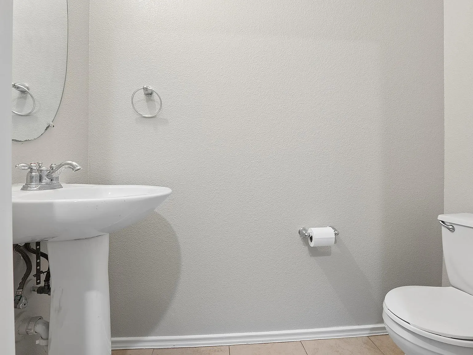 3 bed, 2.5 bath, 1699 sqft, $2,100 — Photo 3