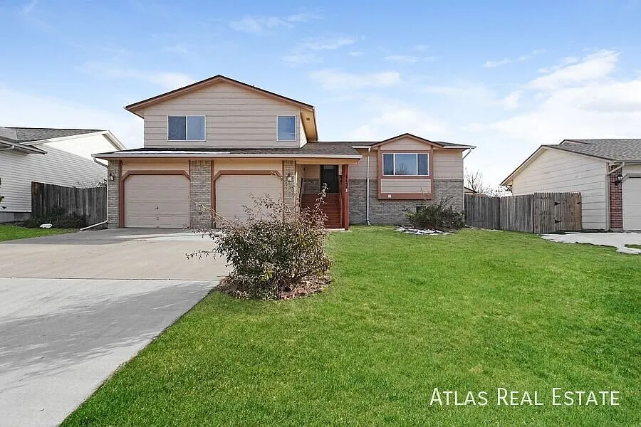 2 Weeks Free Rent Plus Free 55" Tv If Moved In By 9/30! Available Now!! Beautiful 4 Bed 3 Bath Ho... — Photo 2