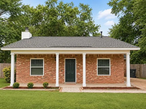 136 Honeysuckle Dr, Millbrook, AL 36054