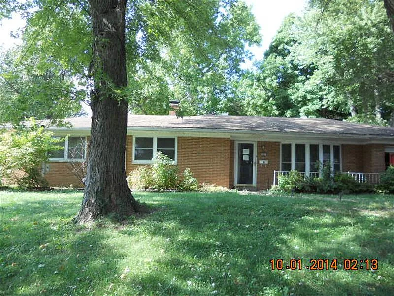 225 Sunset Dr photo 1