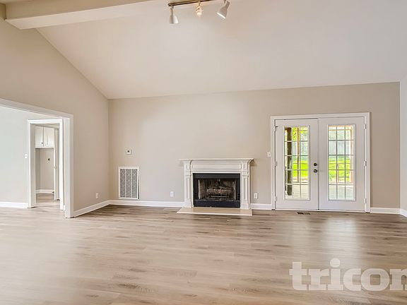 3rd image of 130 Devonshire Trl