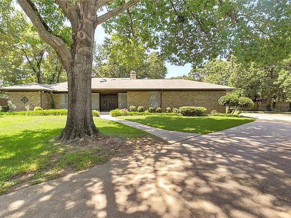 2nd image of 3708 Beachview Dr