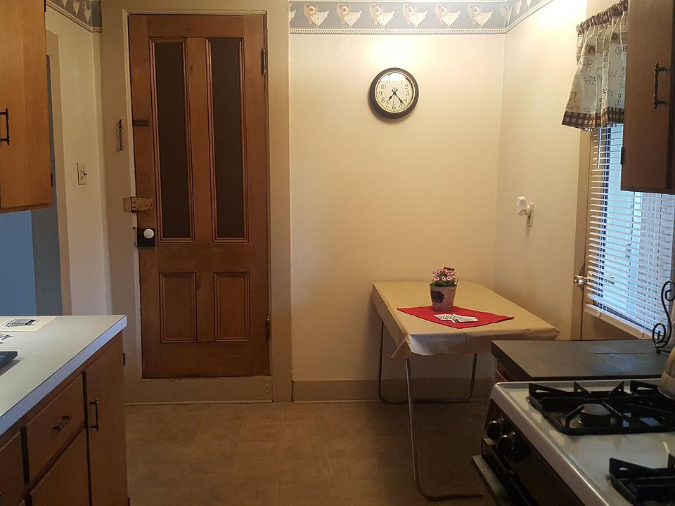 Kitchen and main entrance
