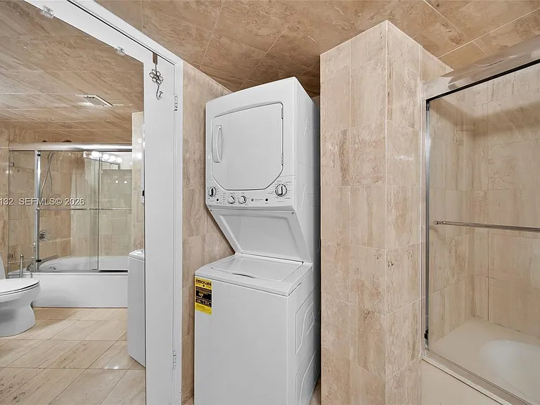 3600 Mystic Pointe Dr #310 — Photo 30