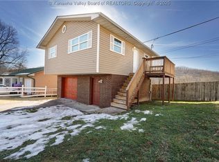 5512 Lynnwood Dr, Cross Lanes, WV 25313