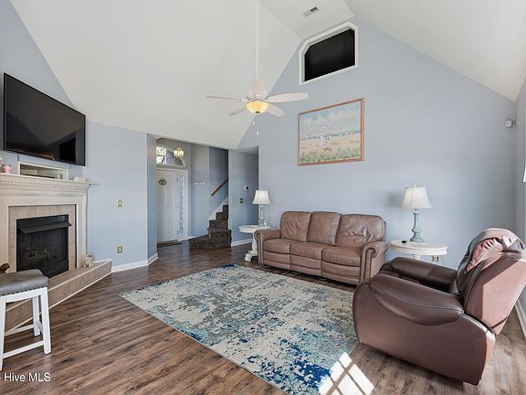 3rd image of 1630 Village Point Road SW