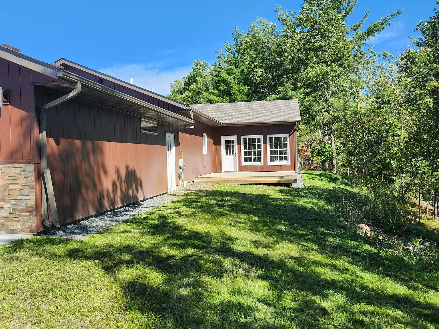 3 bed, 1800 sqft, $2,500 — Photo 3