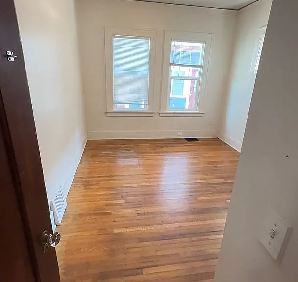 1124 N Forest St — Photo 8